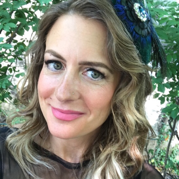 Meet your Posher, Lyndy - Picture 1 of 4